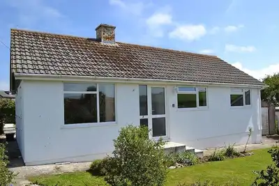 Image de Bungalow familial et pour animaux de compagnie avec jardin dans le joli village de pêcheurs des Cornouailles