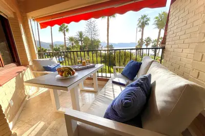 Image de 2 bedroom apartment next to the sea with great views and communal pool