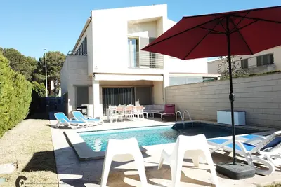 Image de Villa Carpediem- Belle maison avec jardin et piscine privée à Puig de Ros. 3 chambres, Bbq-79469 - WiFi gratuit