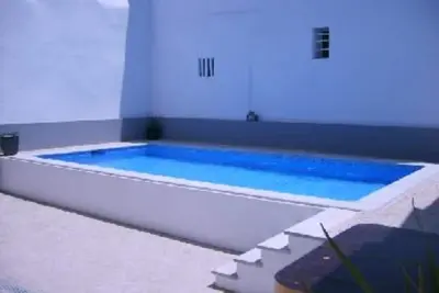 Image de Appartement avec piscine privée en bord de rivière dans la vieille ville + WiFi