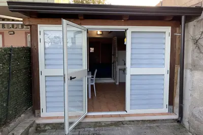 Image de chambre en bord de mer sur le front de mer à seulement 50m de la plage