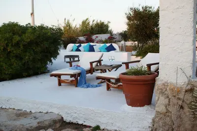 Image de Lampedusa: villa en bord de mer dans un quartier résidentiel