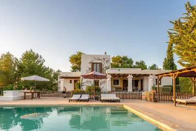 Image de Maison de campagne avec piscine privée. Licence Et0743e