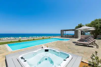 Image de Villa Premium avec vue panoramique sur la mer, distance de marche de la plage et de Rethymno!