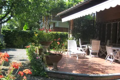 Image de Villa indépendante avec jardin entièrement clos trois chambres et deux salles de bain,