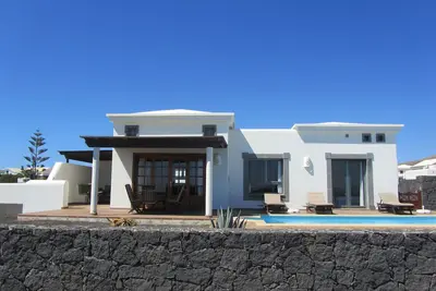 Image de Villa Sur Frontline De La Goleta Avec piscine privée chauffée et une connexion wi-fi