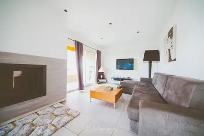 Image de Haut de villa type T3 calme et lumineux près du centre ville et des plages.