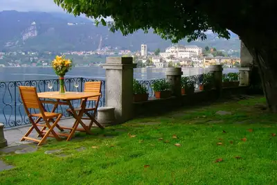 Image de Appartement avec jardin au bord du lac dans le centre d'Orta San Giulio