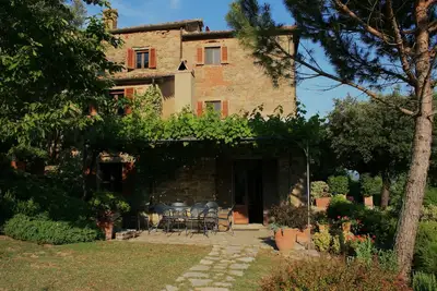 Image de Restored country farmhouse in tranquil hills with own pool