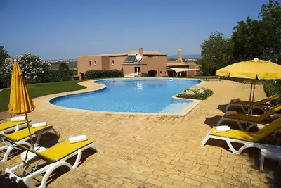 Image de Villa de 6 chambres situé dans 7 hectares de jardin avec grande piscine et près de la plage