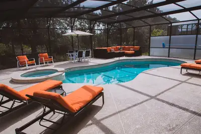 Image de Villa familiale de luxe de 6 Ch, neuve avec piscine privative & spa. Aucun détail n'a été épargné.