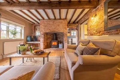 Image de Chalet spacieux est une retraite rurale délicieuse