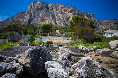 Image de Belle villa sur la mer avec un accès privé et direct à la mer, 20 mt. distance