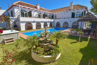 Image de Belle et spacieuse villa avec piscine privée