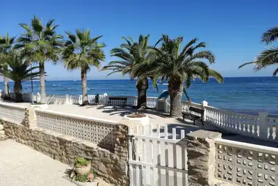 Image de Chalet En Première Ligne De La Mer, À 5 Mètres! ! Wifi Gratuit