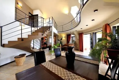 Image de Superbe Villa - piscine/jardin tropical/wifi/menage quotidien/plage à 2 pas