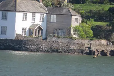 Image de Bord de l'eau 3 chambres, amarrage de bateau. Jardin et verger de 1 acre