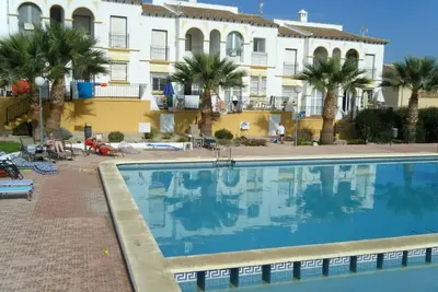 Image de Appartement de golf / plage avec grande piscine, WiFi gratuit et Tv anglaise
