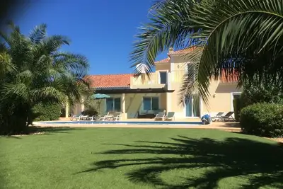 Image de Villa de luxe, piscine privée chauffée, Air-Con, WiFi, sécurisé Gated jardins