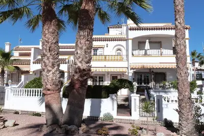 Image de Belle maison de 2 chambres à Los Dolses, à proximité des restaurants et des magasins.