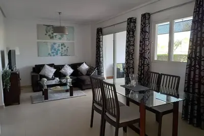 Appartement au Rez-de-Chaussée avec Terrasse, Jardin et Piscine
