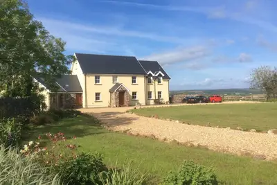 Image de 4 * Self Contained annexe avec une vue imprenable sur la campagne Gower