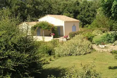 Image de maison avec jardin au coeur du luberon
