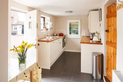 Image de Cottage en silex avec parking dans un endroit calme nr Holt & Sheringham-Pet friendly