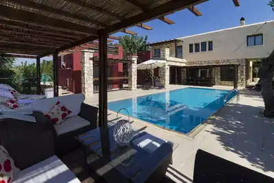 Image de Large Secluded Stone Built Villa with Free 7 Seater Car
