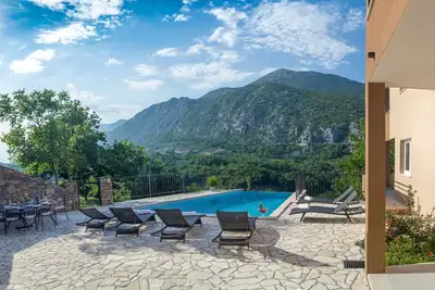 Image de Villa Mosor, piscine à débordement chauffée, mini spa; sauna finlandais, bain à remous.