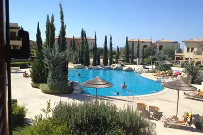 Image de Theseus Village 2 Bed Appartement avec position enviable sur piscine communautaire