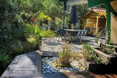 Image de Belle villa avec terrasse  jardin de 700m², petite piscine et plage à deux pas