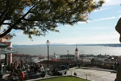 Image de Charmant et chic appartement de 120 m² dans un quartier historique (Chiado et Bairro Alto)