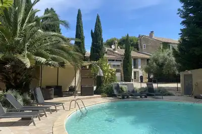 Image de Charmant Mas de campagne Provençal en pierres avec piscine privée