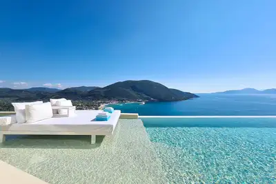 Image de Villa indépendante avec piscine privée de Sandy Beach village pittoresque.