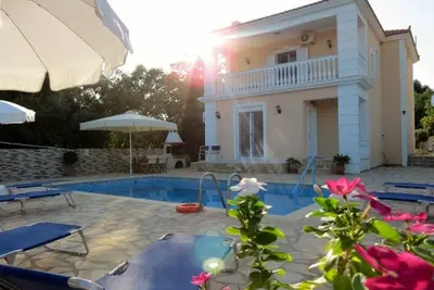 Villa avec piscine privée et vue sur la mer