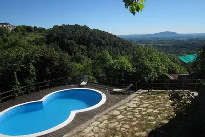 Image de Villa avec piscine et vue spectaculaire Ă Montasola