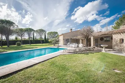Image de Villa de charme avec piscine dans un endroit privatif & magnifique jardin. Gordes