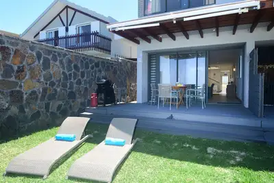 Image de Villa pieds dans l'eau directement sur la plage de Blue Bay