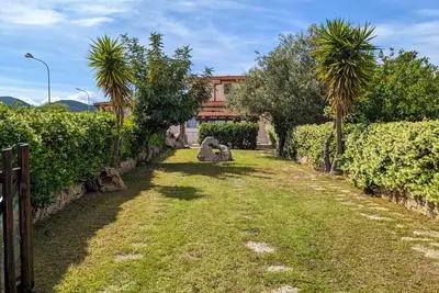 Image de San Teodoro Centro: grand appartement avec grand jardin et véranda couverte