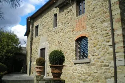 Image de HillsideVilla surplombant le paysage toscan entre Florence Arezzo et Sienne