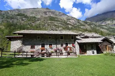 Image de Rustico avec grand espace vert, nids de poule, les chemins et Alta via n. 2