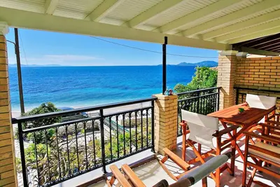 Image de Chrissa Kaminaki: Magnifique appartement avec 2 chambres situé directement sur la plage de Kaminaki