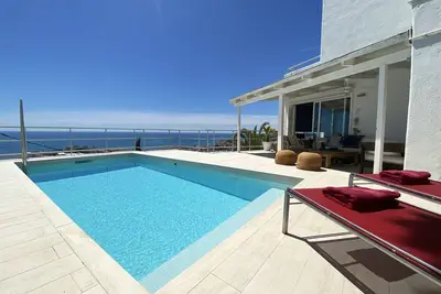 Image de Villa Sitges Altavista. Vue impressionnante. Plage à 10 min à pied. + ensoleilée