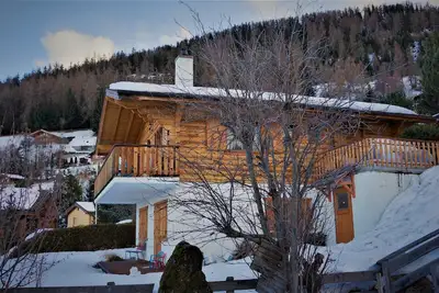 Image de Chalet avec wifi et navette gratuite à 20m. Vue panoramique. Garage fermé