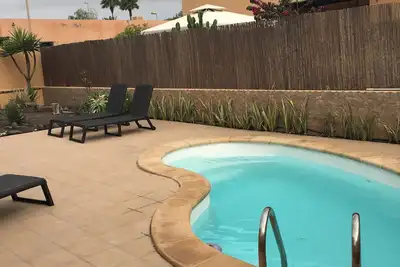 Akela -Belle Villa avec jardin privé et piscine - Wifi gratuit