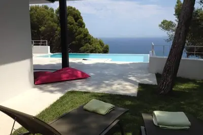 Image de Maison contemporaine avec splendide vue sur mer et Fibre