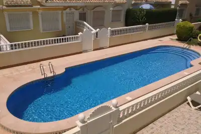 Image de Penthouse avec 2 chambres, près de la plage, balcon face à la piscine, WiFi, climatisation, terrasse sur le toit.