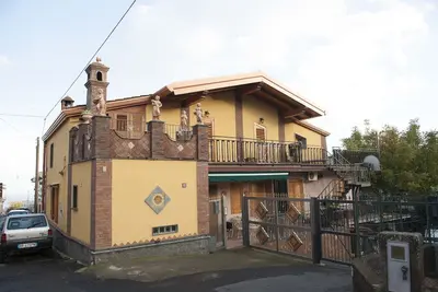 Image de Typical dwelling on the slopes of Etna