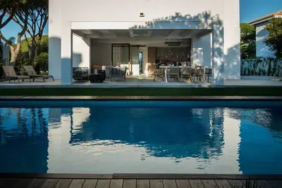 Del Sol. Modern Andalus, beach access and views